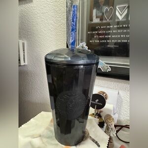 Starbucks Faceted Black Tumbler with  unbranded blue straw — NWT - 16oz